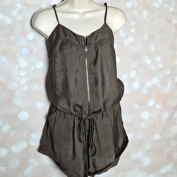 Gap | Olive Gray Lightweight Strappy Romper - Picture 1 of 9